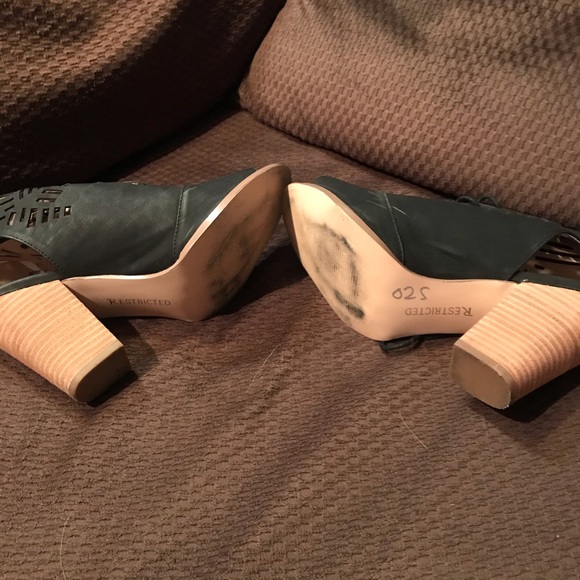 Open toe heels - Picture 3 of 3